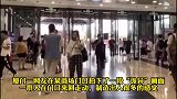 厦门，商场自带“气氛组”，假装热闹