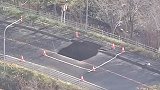 日本：公路突现7米深坑致车辆坠落，附近并未施工