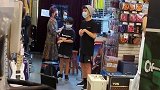 张柏芝母亲节带俩儿子逛街Lucas身高赶上妈妈长相太像谢霆锋