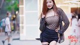 街拍：全网都在跳无价之姐，网红小姐姐跳起来更迷人