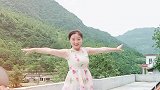 小姐姐简单的舞步跳出美感，十分好看