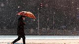 郑州出现雷打雪特殊现象 鹅毛大雪与滚滚雷声相遇