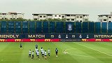 中泰球员踩场热身 国奥球员状态火热