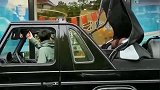 还以为是辆老爷车，没想到还会变形，豪横