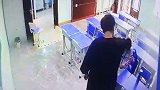 哈尔滨11岁儿童因未背诵语句 遭培训学校女老师脚踹踢伤