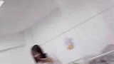女子模仿懒洋洋的声音，引发舍友的大笑