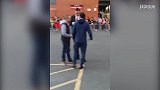 英超-1718赛季-人人都爱马塔叔叔 特意绕道与残疾小球迷合影-专题
