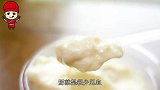 大妈现场展示什么叫做“纯手工”，先磨再煮后降温，食客：够味！