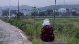 四川搞笑喜剧；易老幺说走人户 因为唱了一首歌 却被打了