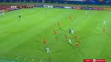 再逃一劫！乌兹中路配合出空挡 加尼耶夫远程重炮中柱