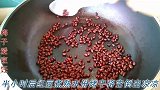 两碗面粉，半碗红豆，两手一卷，大刀一切，外软里糯，超好吃