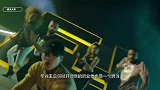 王嘉尔演唱会被扔内衣，定眼一看这是什么东西