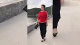 年龄大身材发福又怎样？学学上海婆婆这么穿，洋气减龄又显瘦，美