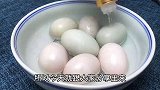 把白酒倒进鸭蛋里，作用真是厉害了，大家不知道，看完太长知识