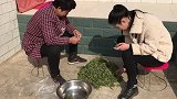 看婷婷在家做啥美食？高高兴兴端上桌，准丈人却一口都不吃