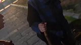女子扮老太太，混入广场舞队伍，用舞姿征服大妈