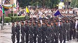 泰国阅兵式上女兵集体兔子跳真活久见，这姿势太可爱了