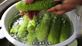 酸黄瓜别买着吃了，教你在家做，不用等不用晒，一腌一蒸就能吃