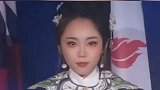 加拿大中国留学生穿汉服参加毕业典礼，现场响起热烈掌声