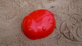 趣味沙土玩具：沙土里找找大螃蟹