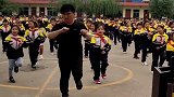 网红校长带领着萌娃们跳舞了，网友校长，可以开个舞会了