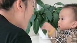 这孩子真是管不了了，才11个月就和妈妈吵架，长大后不得了啊！