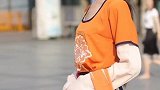 街拍，偶遇汉服姑娘，这淡淡的微笑，竟然俘虏了我的心