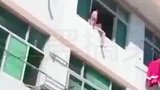 女子坐窗户边欲轻生，直到下一秒高压水枪上场了！