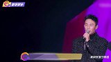 杜淳对镜自拍大秀腹肌，挑眉捏肚皮引网友吐槽：实在太辣眼睛
