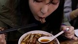 北新桥卤煮，很多北京吃都吃过，营业到凌晨两点，深夜食堂的感觉嘬一口就变萌 美食