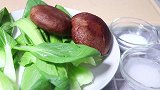 教你做家常香菇油菜，香嫩可口，原汁原味，这样做比肉还要香