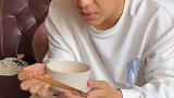 女朋友最近行为很反常，到最后居然被女朋友暖到了...情侣日常 恋爱
