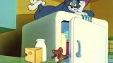 猫和老鼠：汤姆好怕小白鼠啊，看到连锤子都弯了，下不去手了