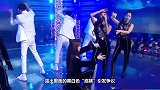 女星现身机场不拉裤子拉链惹争议，网友：get不到这种时尚