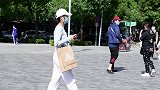 夏季的长裤搭配，修身还是宽松，你会怎么搭配