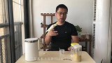 小鹦鹉长大了，吃着吃着，开始着急了
