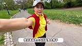 42岁郭晶晶公园晨跑，素颜出镜皮肤状态真实，穿近两千男款T恤