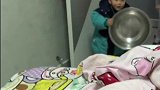 正打算跪下的膝盖，突然停下并缓缓直了起来
