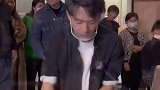 白饼飞出去，灰饼飞回来