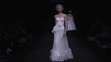 仙女裙秀，美女很瘦，衣服透的一览无余，那两个包还是看的清楚