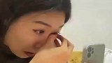 1岁萌娃第一次看到小姨摘隐形眼镜，被吓呆