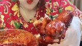 这女人太拼了，辣椒都当成调料用了
