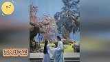 超宠溺！周冬雨撒娇打许凯，男神甜蜜注视满眼都是爱意！