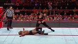 WWE-18年-RAW第1313期：单打赛 罗门伦斯VS莱斯利集锦-精华