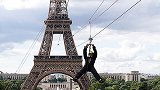 埃菲尔铁塔设800米长高空滑索 游客115米高空欣赏巴黎风景