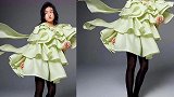 新四小花旦备受质疑，白色上衣配牛仔裤青春无敌美的不像话