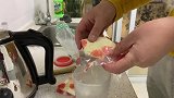 丫头身体虚，想吃点酸的，煮了一个汤干坏两个锅