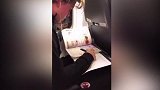 爱了爱了！海于格飞机上忙里偷闲学意语 又帅又能打我太可了