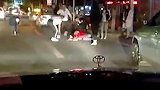 青海：6人乘出租车与的哥起争执 被揪着头发围殴猛踹