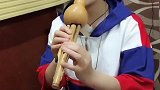 短发气质小妹葫芦丝吹得真是精彩，娶回家一定有面子！